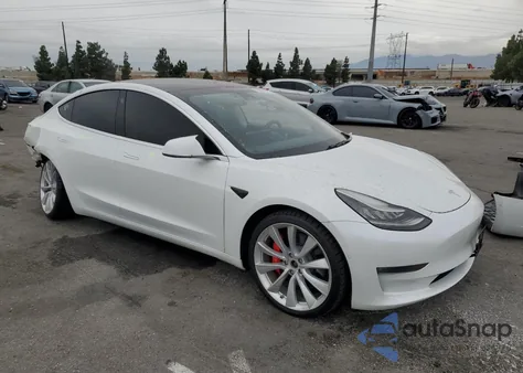 2019 Tesla Model 3 из США, поврежденный, VIN 5YJ3E1EB7KF425587